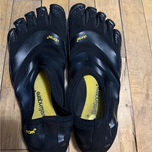 Vibram FiveFingers Footwear Men’s Size 42 26cm